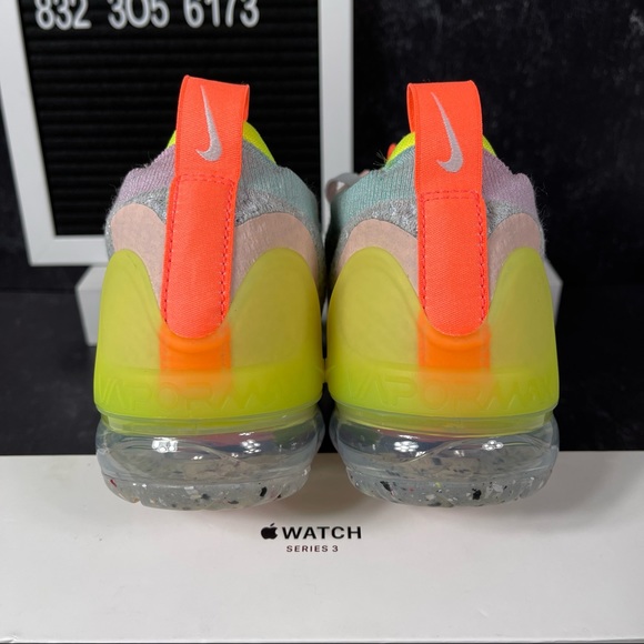 NIKE AIR VAPORMAX 2021 FLYKNIT NEON WOMENS RUNNING SHOES SIZE 5.5 GRAY NEW - Picture 3 of 10